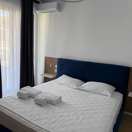 Yves 1 Boutique Sarandë